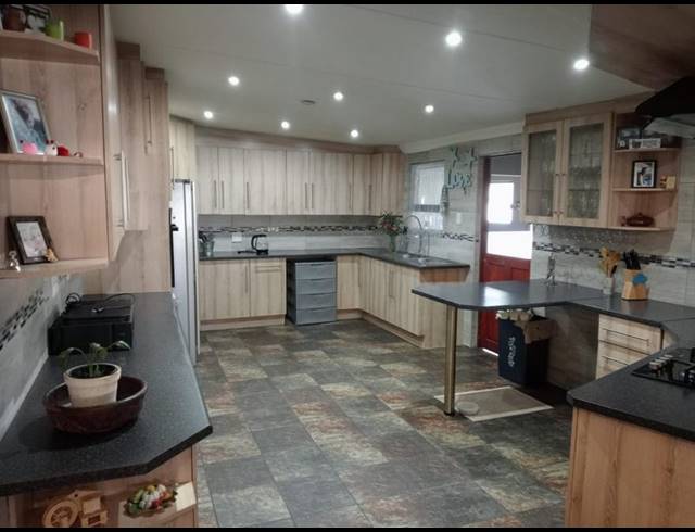 4 BEDROOM HOUSE FOR SALE IN VAN DYK PARK